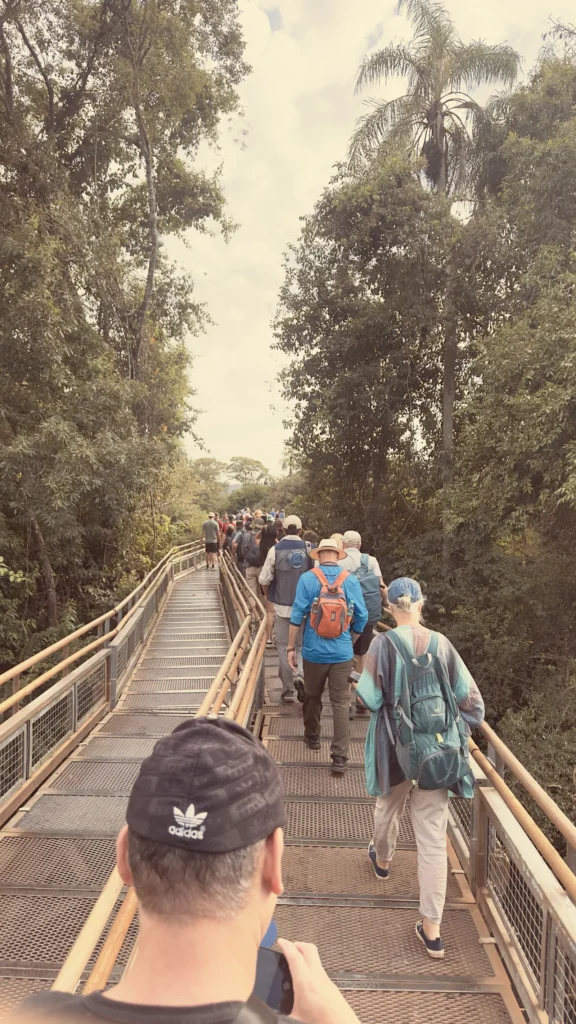Passerelle de 1200 mètres menant à la Garganta del Diablo passerelle de 1200 metres menant a la garganta del diablo