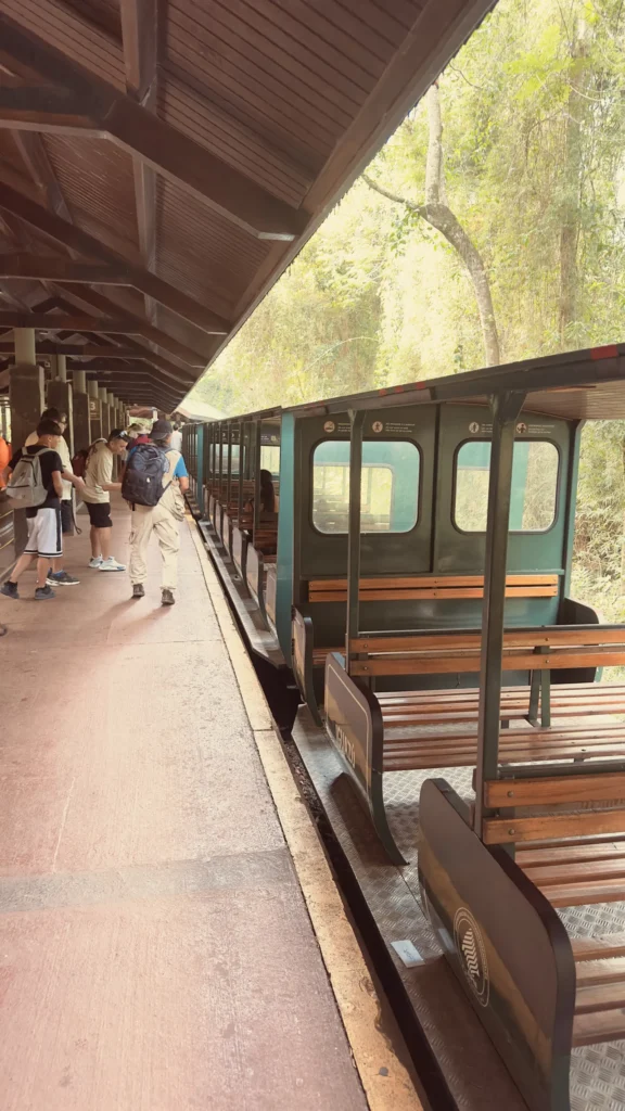 Train ecologique dans la station garganta del diablo train ecologique dans la station garganta del diablo